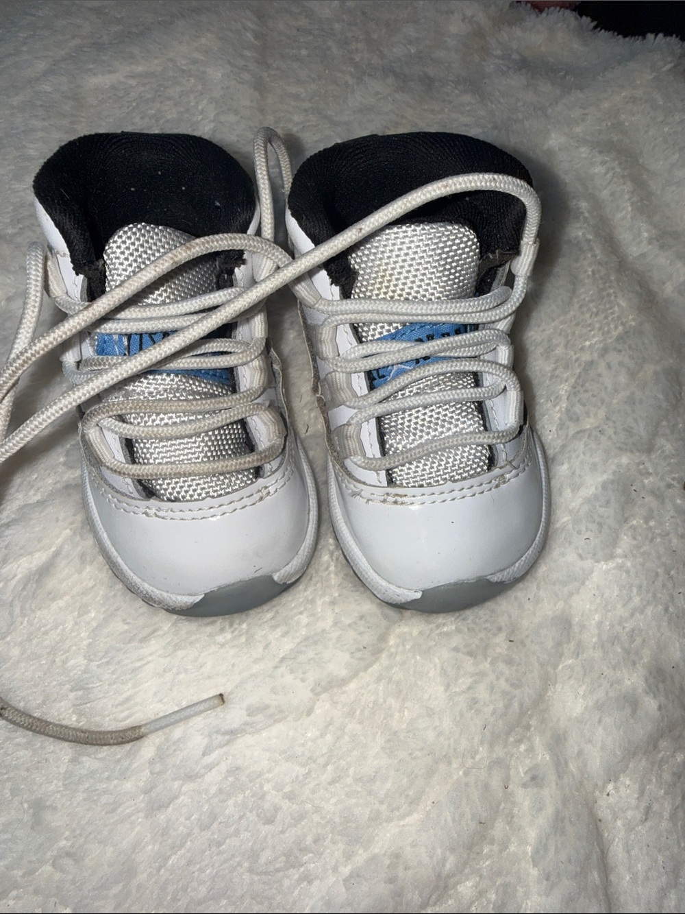 3C Jordan Kids White and Light Blue Sneakers